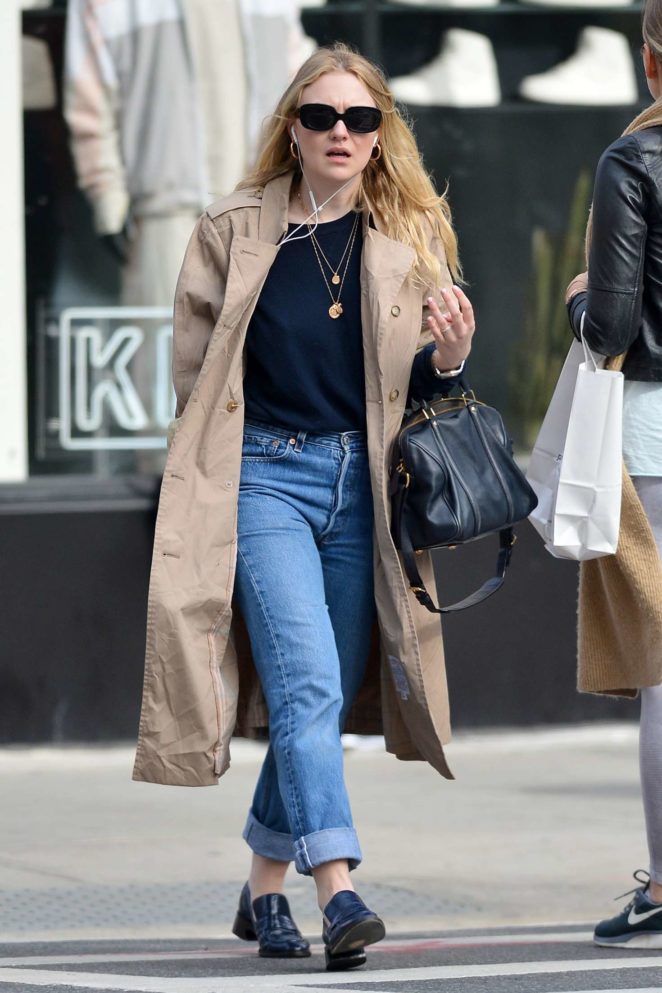 Dakota Fanning - Out for a stroll in NYC